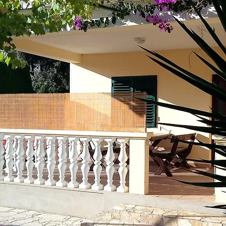 Bugy Apartment