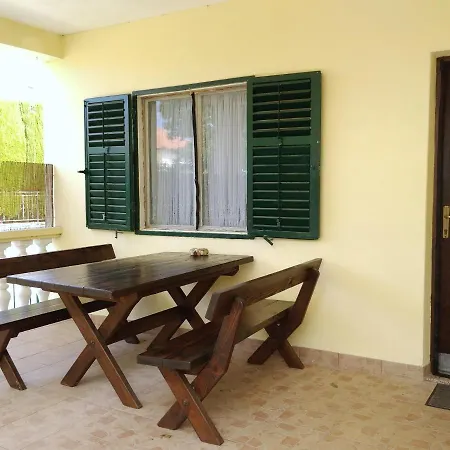 Bugy Apartment